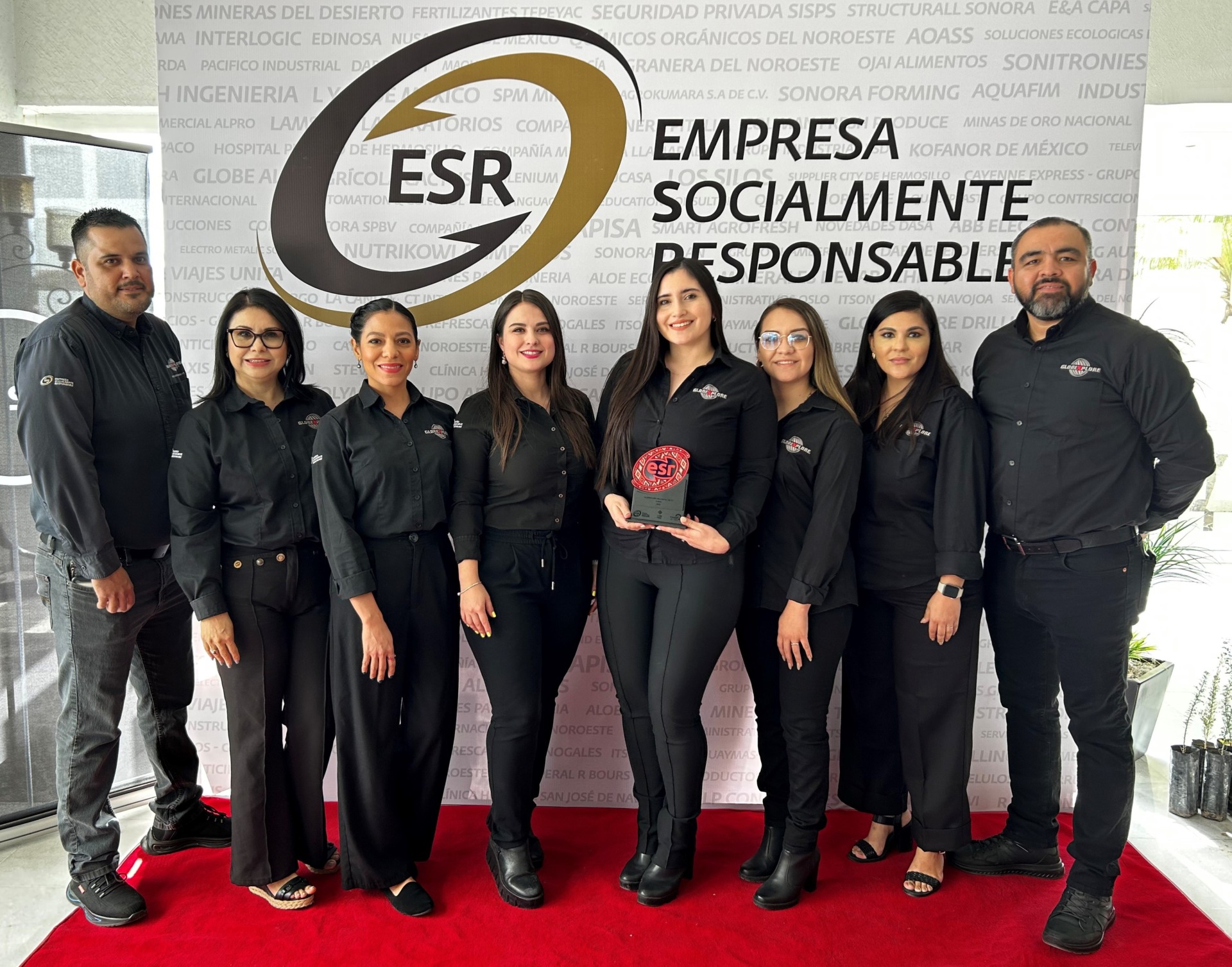 The Globexplore team proudly holds the award of Socially Responsible Company, an recognition they have been winning for eight consecutive years.