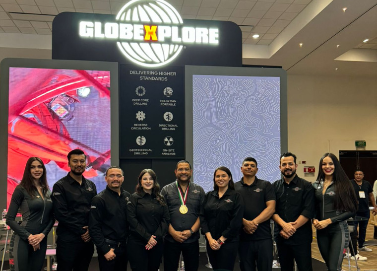 The Globexplore team proudly holds the award of Socially Responsible Company, an recognition they have been winning for eight consecutive years.